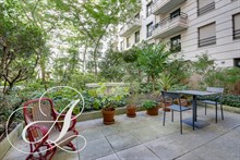 Location meublée en bail mobilité d'un studio alcôve avec terrasse à Beaugrenelle Paris 15ème