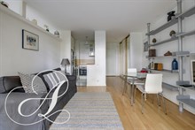Grand studio alcôve avec terrasse à louer en bail mobilité à Beaugrenelle Paris 15e