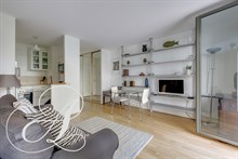 Location meublée en bail mobilité d'un studio alcôve avec terrasse à Beaugrenelle Paris 15ème