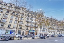 Location meublée annuelle d'un studio alcôve avenue Kléber Paris 16eme