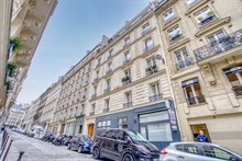 Location saisonnière d'un F2 moderne pour 2 ou 3 personnes à Etoile Arc de Triomphe Paris 17ème