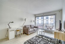 Studio meublé à louer au mois avec balcon dans le quartier de Montparnasse Paris 15ème