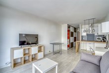 Studio meublé à louer au mois avec balcon dans le quartier de Montparnasse Paris 15ème