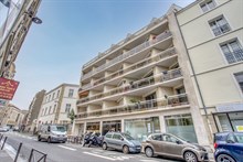 Studio meublé à louer au mois avec balcon dans le quartier de Montparnasse Paris 15ème