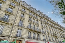 Location meublée saisonnière d'un F2 en face du Bon Marché à Sèvres Babylone Paris 7ème