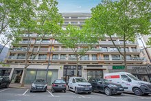 Location à la semaine d'un F2 avec balcon à Porte de Versailles Issy-les-Moulineaux