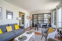 Location meublée de courte durée d'un F3 de standing avec 2 chambres et balcon filant à Montparnasse Paris 15ème