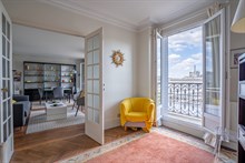 Location meublée de courte durée d'un F3 de standing avec 2 chambres et balcon filant à Montparnasse Paris 15ème