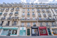 A louer en bail mobilité superbe F3 meublé avec 2 chambres et balcon filant à Montparnasse Paris 15ème arrondissement