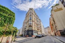 Location meublée au mois d'un appartement de 3 pièces confortable à Jules Joffrin Montmartre Paris 18ème arrondissement