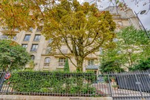 Location meublée annuelle d'un studio refait à neuf à Trocadéro Paris 16ème