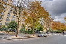 Location meublée annuelle d'un studio refait à neuf à Trocadéro Paris 16ème