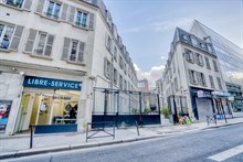 A louer à l'année appartement confortable avec 2 pièces meublé et équipé à Montparnasse Paris 15ème