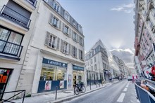 Location meublée annuelle d'un F2 confortable rue Falguière à Montparnasse Paris 15ème