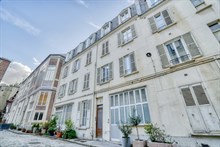 Location meublée annuelle d'un F2 confortable à Montparnasse Paris 15ème arrondissement