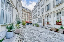 A louer à l'année appartement confortable avec 2 pièces meublé et équipé à Montparnasse Paris 15ème