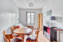 A louer à l'année appartement confortable avec 2 pièces meublé et équipé à Montparnasse Paris 15ème