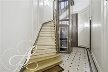 Appartement confortable à louer meublé en bail mobilité dans le 17ème arrondissement de Paris, à deux pas du métro Péreire