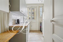 Location meublée pour cet appartement de charme situé dans le 15ème arrondissement de Paris.