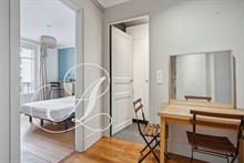 Appartement meublé à louer en bail mobilité dans le 15ème arrondissement de Paris, parfait pour un couple.