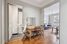 Découvrez notre appartement meublé situé dans le quartier animé du 15ème arrondissement de Paris.