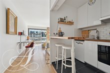 Location en bail mobilité d'un studio moderne avec balcon à Montparnasse Paris 15ème
