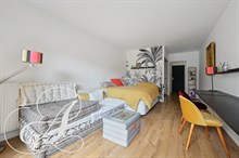 A louer en bail mobilité appartement studio avec balcon à Montparnasse Paris 15ème