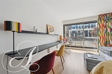 A louer en bail mobilité appartement studio avec balcon à Montparnasse Paris 15ème