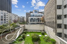 Studio confortable moderne à louer avec balcon pour bail mobilité à Paris Montparnasse