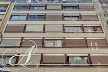 Location en bail mobilité d'un studio moderne avec balcon à Montparnasse Paris 15ème