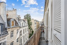 Appartement de 75m2 à Paris 6ème : Location courte durée pour 5 personnes