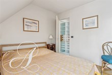 Paris 6ème : Appartement 2 chambres avec balcon en location pour courte durée