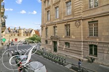 Location meublée annuelle d'un F2 confortable à la Sorbonne, Paris 5ème