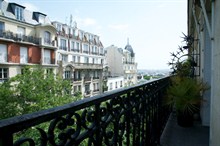 A louer en courte durée pour 4 avec terrasse rue Caulaincourt Paris 18e