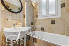 A louer en bail mobilité pour 1 à 10 mois F3 de standing rue Cambronne, Paris 15e