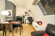 A louer en courte durée spacieux F3 de 72 m2 avec 2 chambres doubles à Auteuil Paris XVI