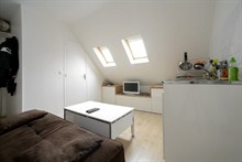 Studio refait à neuf pour 2 à louer en meublé au mois sur le boulevard Voltaire Paris 11e