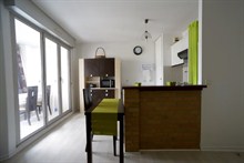 Location au mois d'un vaste studio pour 4 proche de Nation rue Alexandre Dumas Paris 11e