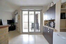 Grand studio pour 4 à louer au mois en meublé rue Alexandre Dumas Paris 11ème arrondissement