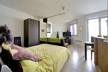 Location mensuelle d'un grand studio pour 4 entièrement meublé rue Alexandre Dumas Paris 11e