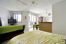 Grand studio pour 4 à louer au mois en meublé rue Alexandre Dumas Paris 11ème