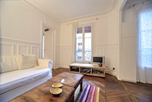 Location courte durée d'un F2 meublé pour 4 rue Legendre Paris 17e