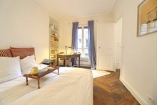 Location meublée d'un grand F2 meublé pour 4 situé rue Legendre Paris 17e