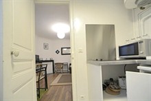 Location meublée d'un grand studio avenue de Clichy Paris 17ème arrondissement