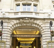 Location d'un appartement meublé sur les Champs Elysées