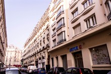 F2 refait à neuf à louer meublé pour 3 rue Paul Bert Paris 11ème arrondissement