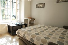 Location meublée d'un studio pour courts séjours avenue Gabriel Paris 8ème