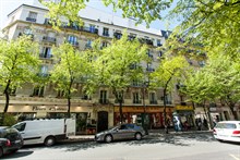 A louer en courte durée spacieux F2 pour 4 avec balcon rue de la Convention Paris 15ème arrondissement