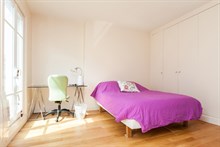 Location mensuelle d'un F2 meublé avec balcon rue de Courcelles Paris 17ème