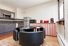 Location mensuelle d'un F2 meublé pour 4 dans immeuble moderne à Montparnasse Paris 14ème